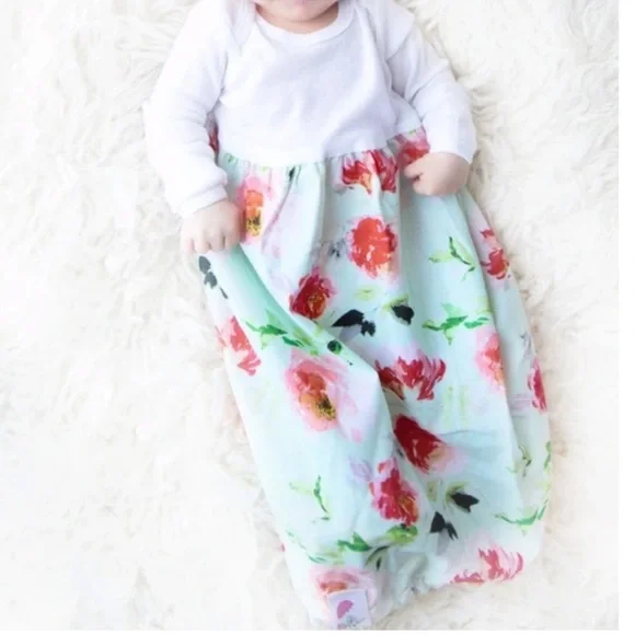 Posh Pushers Emory Delivery & Infant Gowns size Small/Medium - Picture 9 of 9